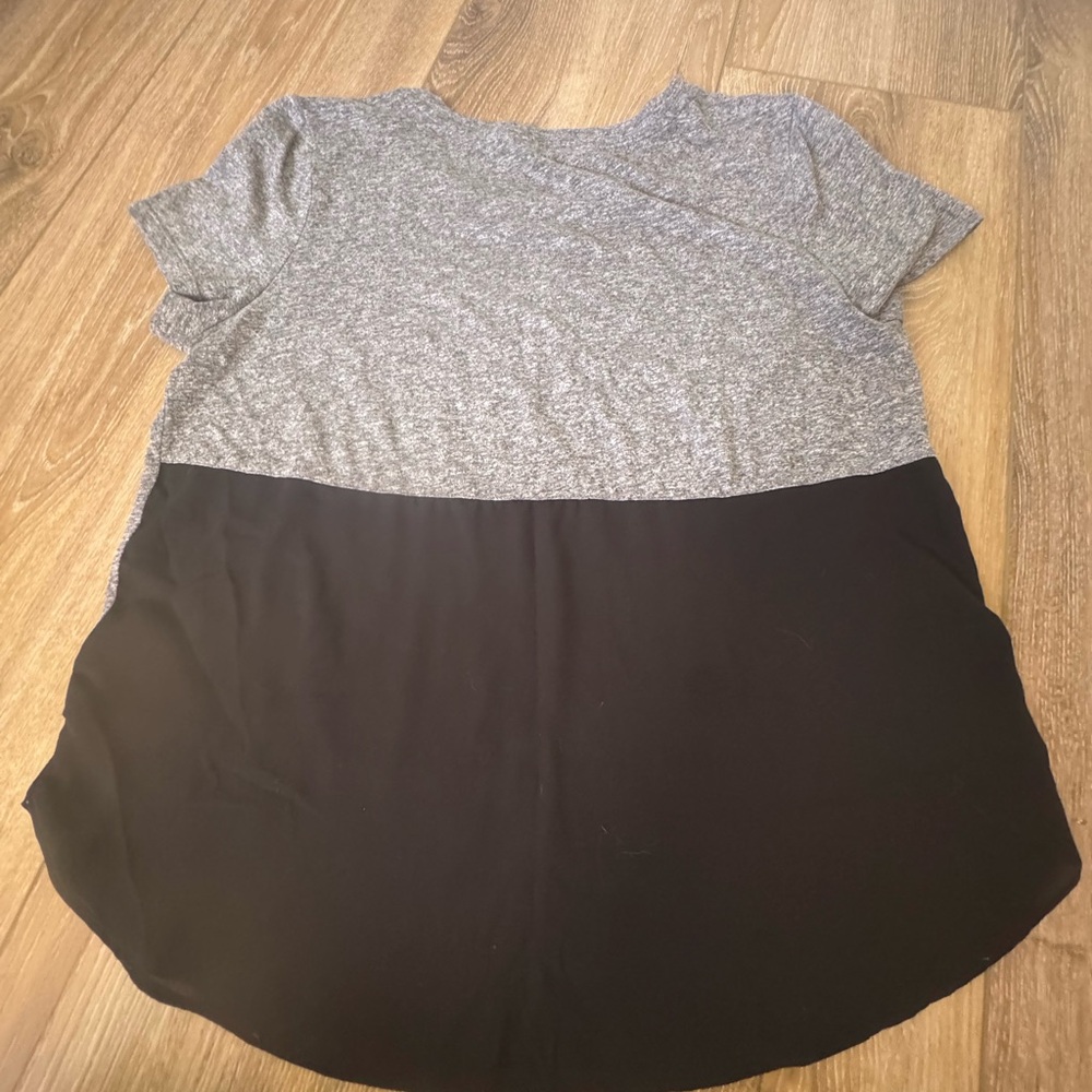 Express Women's Gray & Black Two-Tone Short Sleeve Top medium - Picture 3 of 5